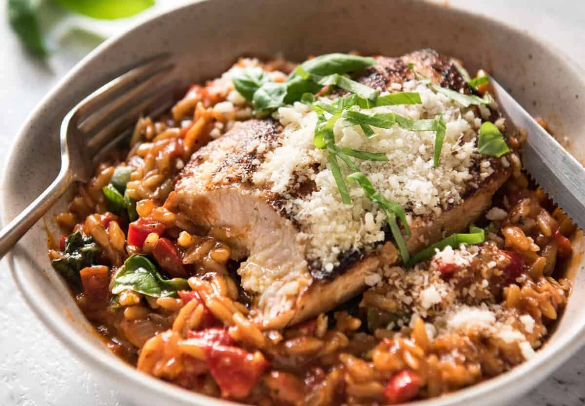 Risoni Pasta Recipe with Chicken - Italian Chicken with a tomato basil risoni pasta recipe, all made in one pot! Quick, super tasty 30 minute meal. www.recipetineats.com