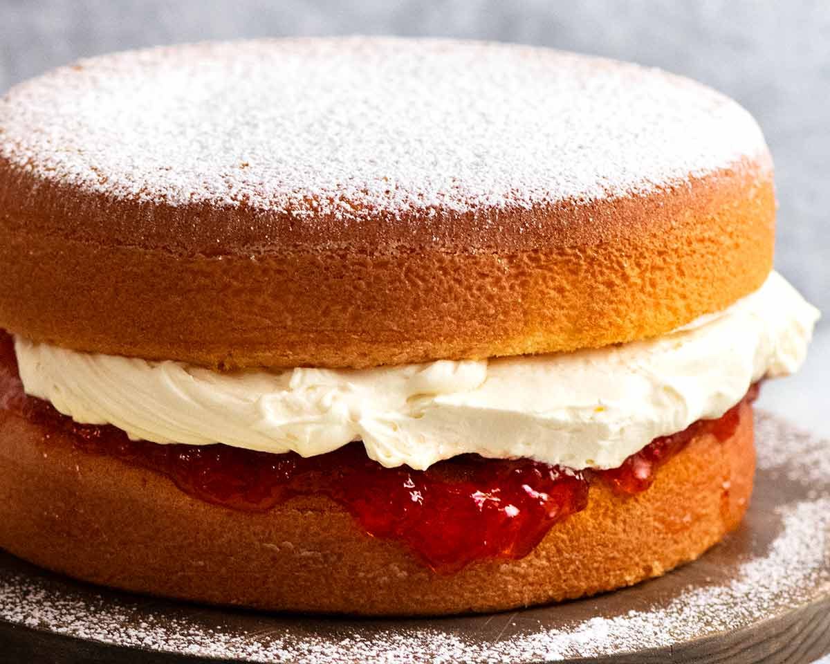 Best Vanilla Cake - Victoria sponge Cake
